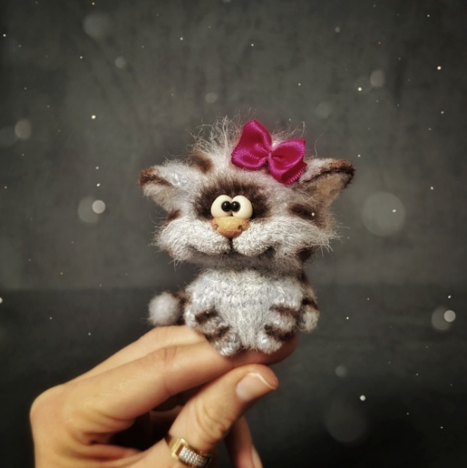 [Мария Васильевых] [МарьяШа] [Вязаные игрушки] Маленькая Мяука (2025)